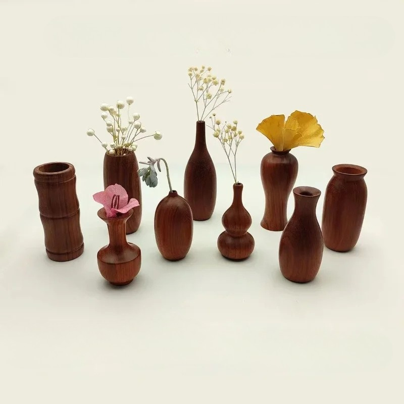 Petit Vase Soliflore en Bois Massif | Élégance Naturelle et Artisanat Raffiné