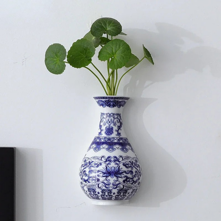 Vase Mural Chinois en Porcelaine Bleu et Blanc | L’Élégance Vintage