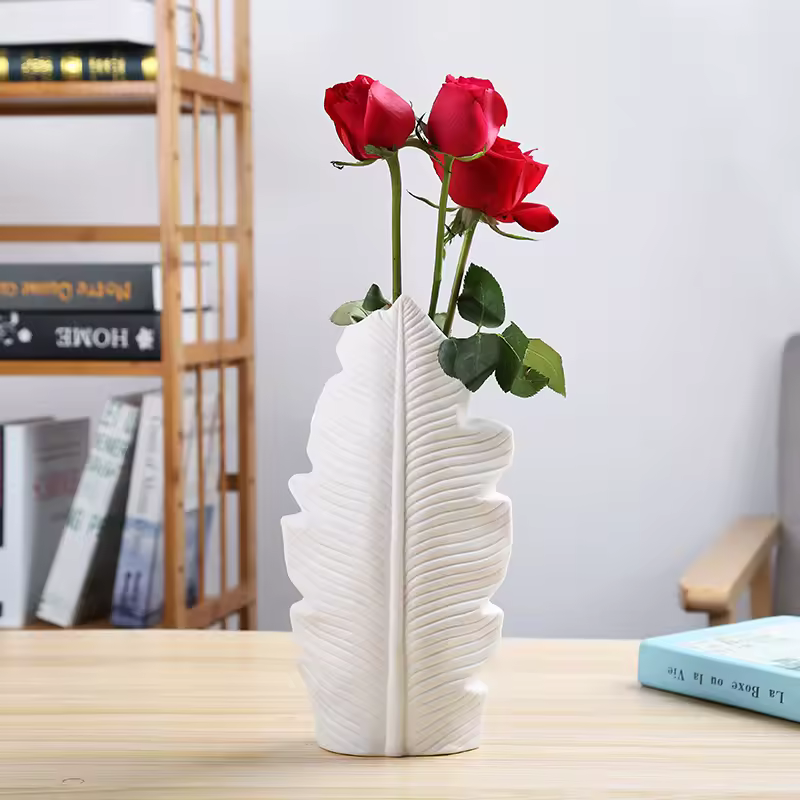 Vase à Fleurs en Céramique Blanche | Plume Élégant