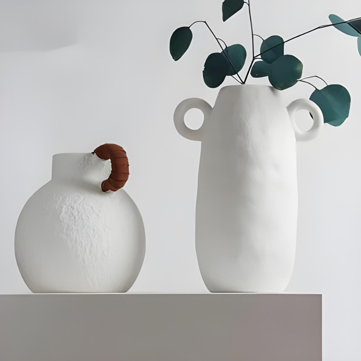 Vase en Céramique Bohème Blanc | Texture Rugueuse et Poignée Design