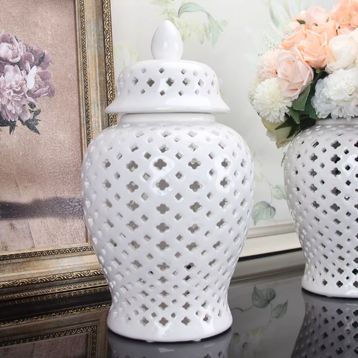 Vase à Fleurs en Céramique | Design Sculpté et Évidé