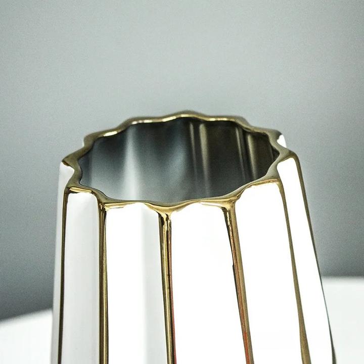 Vase à Fleurs Nordique Blanc | Céramique et Dorures Élégantes