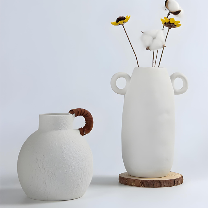 Vase en Céramique Bohème Blanc | Texture Rugueuse et Poignée Design