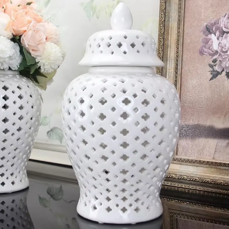 Vase à Fleurs en Céramique | Design Sculpté et Évidé
