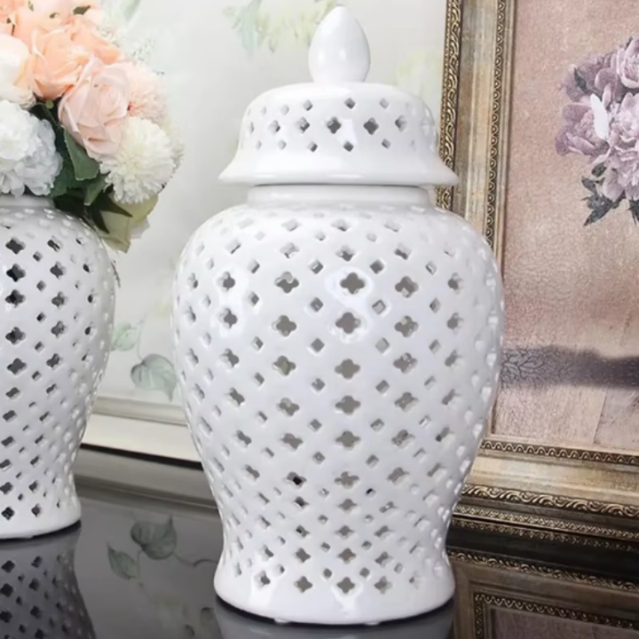 Vase à Fleurs en Céramique | Design Sculpté et Évidé