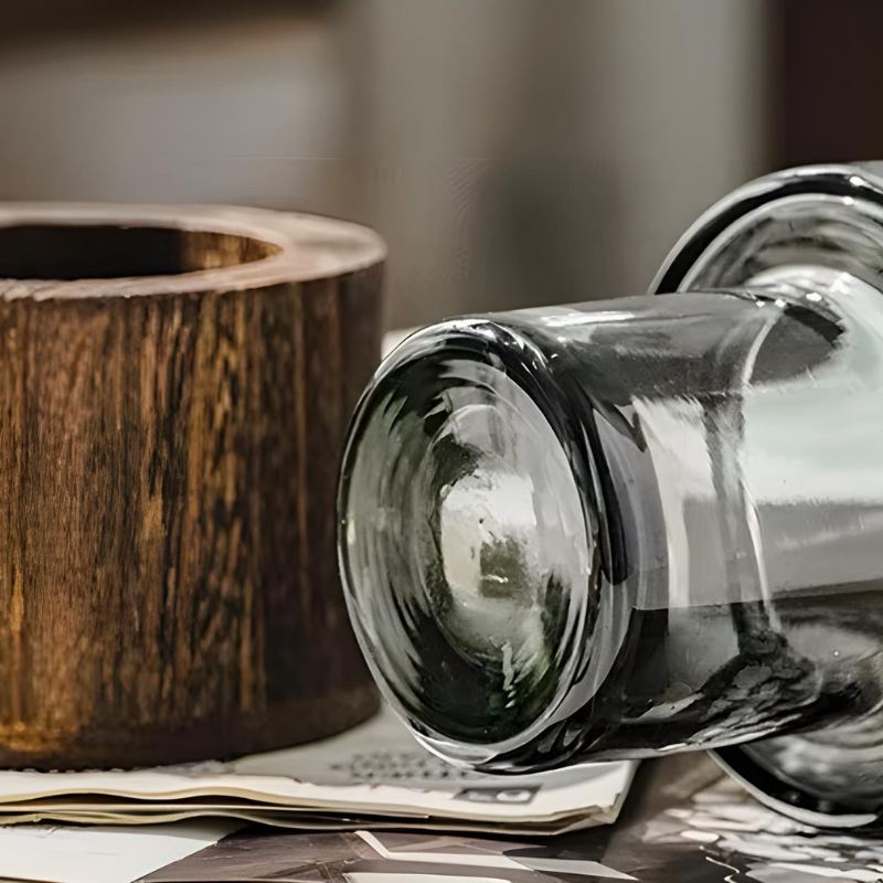 Vase en Verre Noir Cylindrique | Moderne et Décoratif avec Base en Bois Élégante