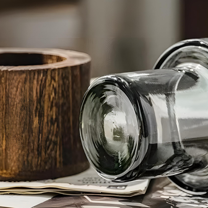 Vase en Verre Noir Cylindrique | Moderne et Décoratif avec Base en Bois Élégante