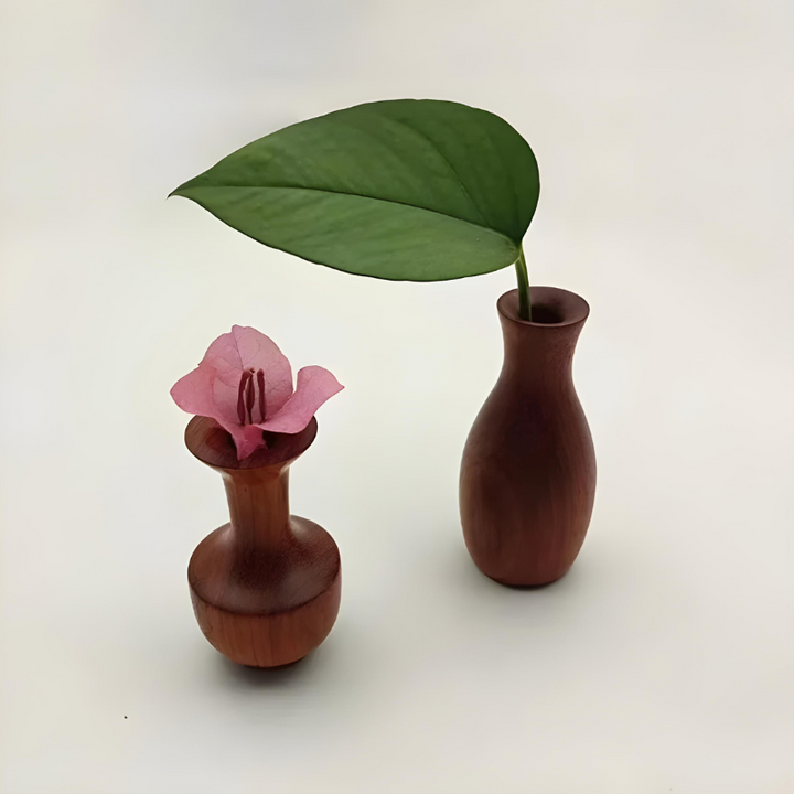 Petit Vase Soliflore en Bois Massif | Élégance Naturelle et Artisanat Raffiné