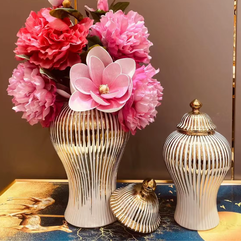 Vase Blanc Luxueux | Céramique Dorée et Élégant