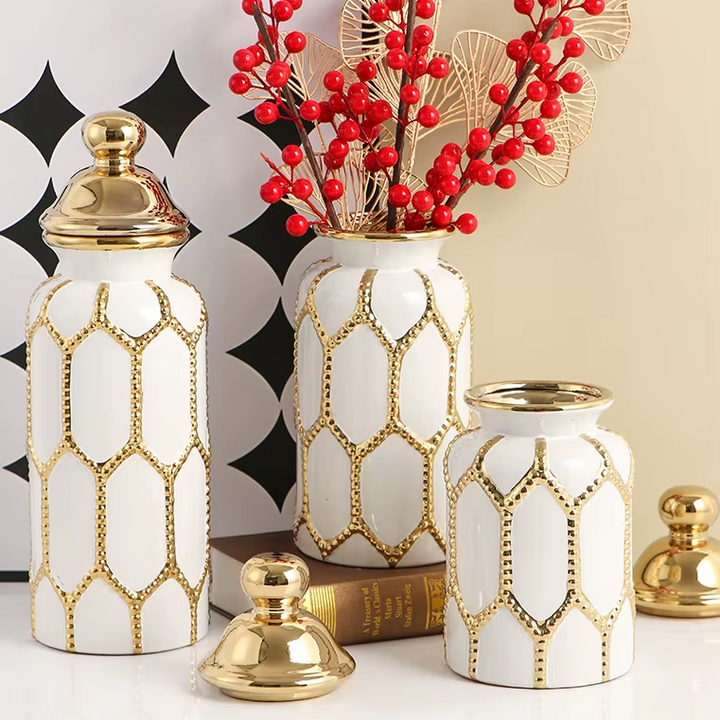 Vase Blanc Prestige | Céramique Élégante et Finition Or Raffinée