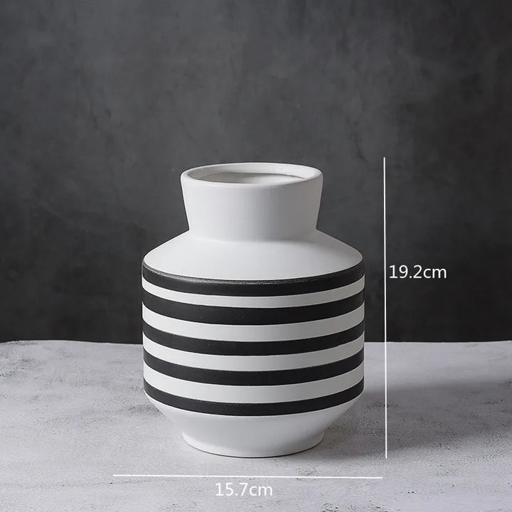 Grand Vase Décoratif Noir et Blanc à Rayures | Design Scandinave Minimaliste