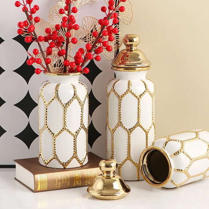 Vase Blanc Prestige | Céramique Élégante et Finition Or Raffinée