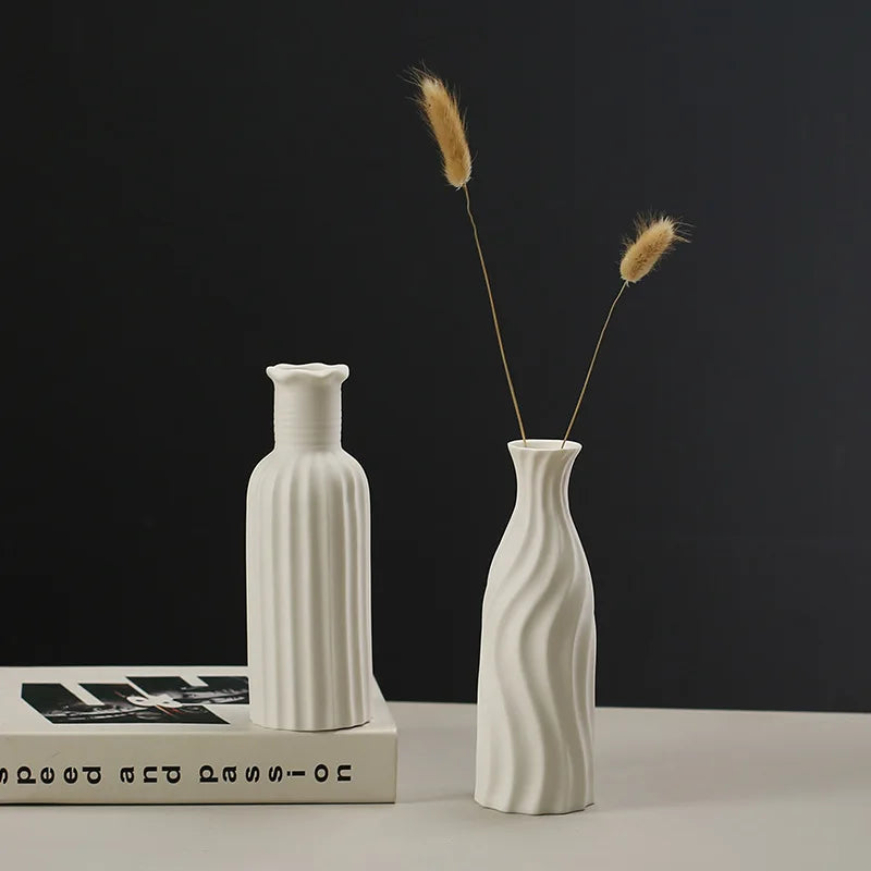 Petit Vase à Fleurs Blanc en Céramique