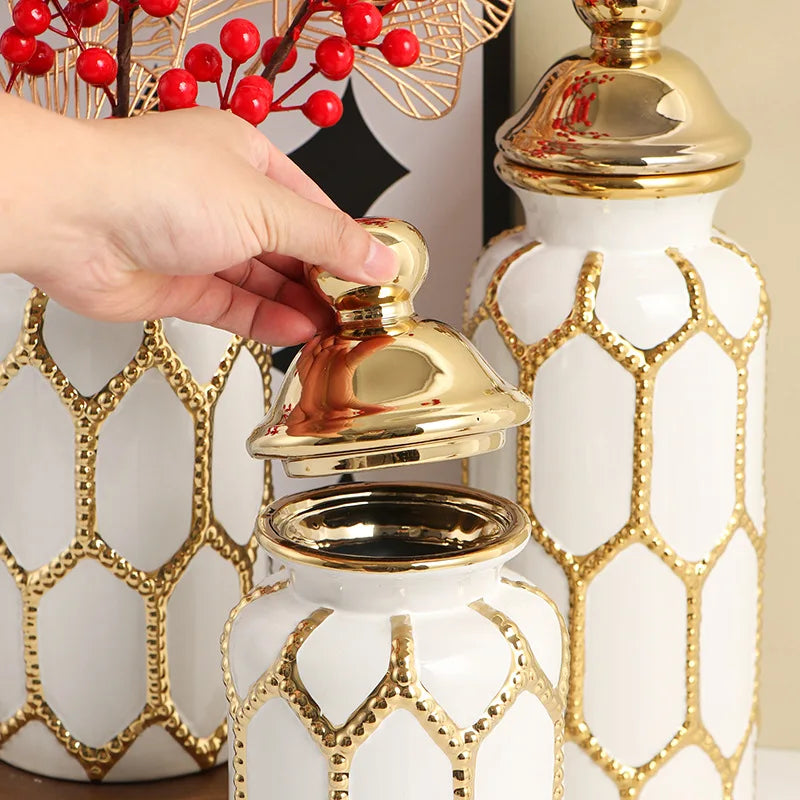 Vase Blanc Prestige | Céramique Élégante et Finition Or Raffinée