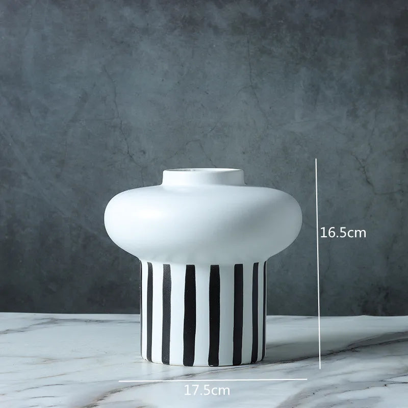 Grand Vase Décoratif Noir et Blanc à Rayures | Design Scandinave Minimaliste