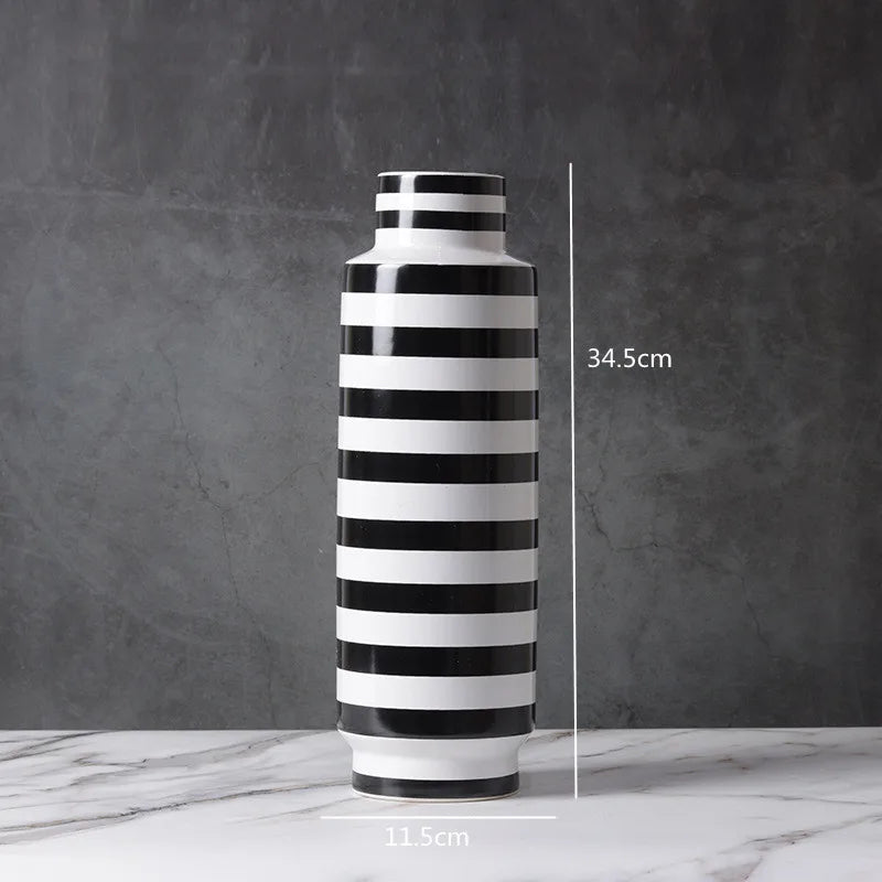 Grand Vase Décoratif Noir et Blanc à Rayures | Design Scandinave Minimaliste