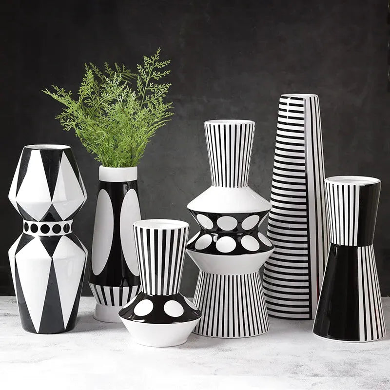 Grand Vase Décoratif Noir et Blanc à Rayures | Design Scandinave Minimaliste - Maison Vase