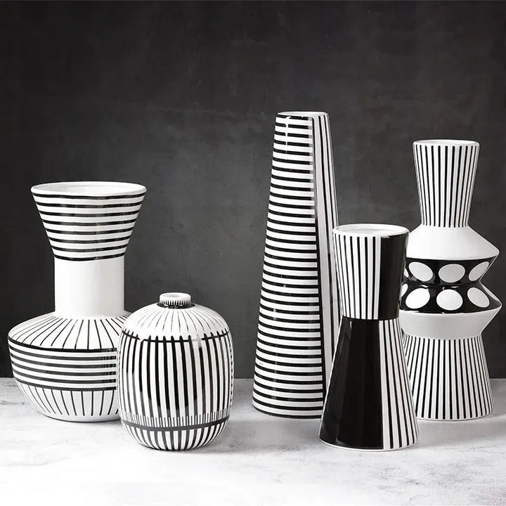 Grand Vase Décoratif Noir et Blanc à Rayures | Design Scandinave Minimaliste - Maison Vase