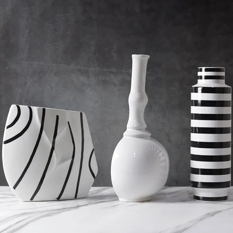Grand Vase Décoratif Noir et Blanc à Rayures | Design Scandinave Minimaliste - Maison Vase