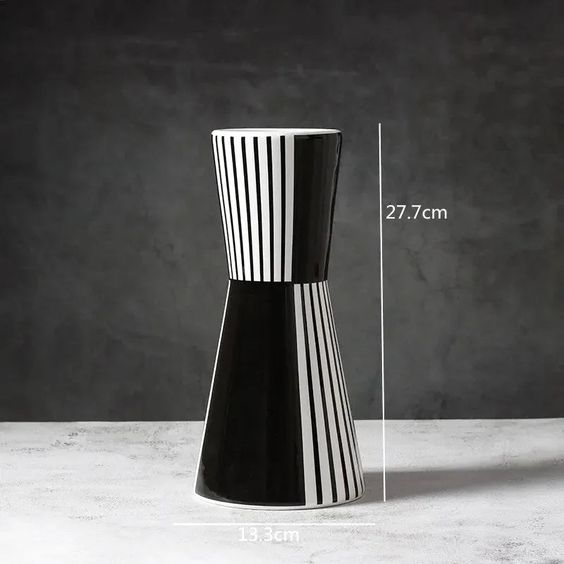 Grand Vase Décoratif Noir et Blanc à Rayures | Design Scandinave Minimaliste - Maison Vase