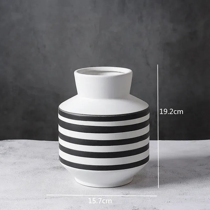 Grand Vase Décoratif Noir et Blanc à Rayures | Design Scandinave Minimaliste - Maison Vase