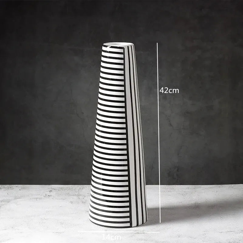Grand Vase Décoratif Noir et Blanc à Rayures | Design Scandinave Minimaliste - Maison Vase