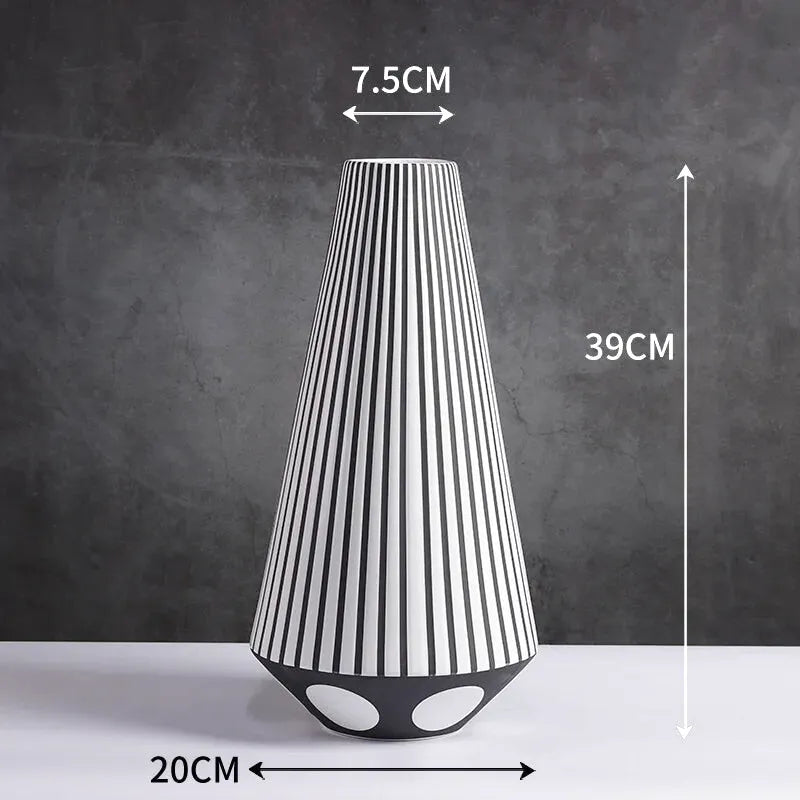 Grand Vase Décoratif Noir et Blanc à Rayures | Design Scandinave Minimaliste - Maison Vase