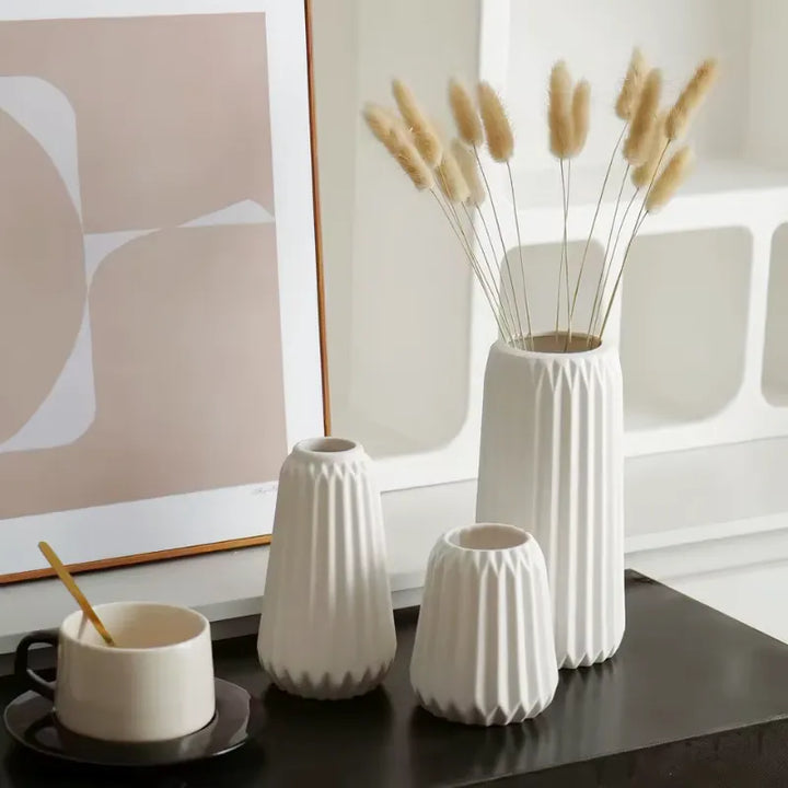 Vase à Fleurs Blanc en Céramique | Moderne et Élégant - Maison Vase