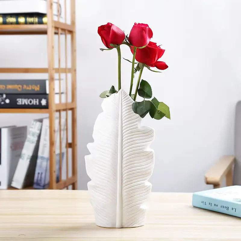 Vase à Fleurs en Céramique Blanche | Plume Élégant - Maison Vase