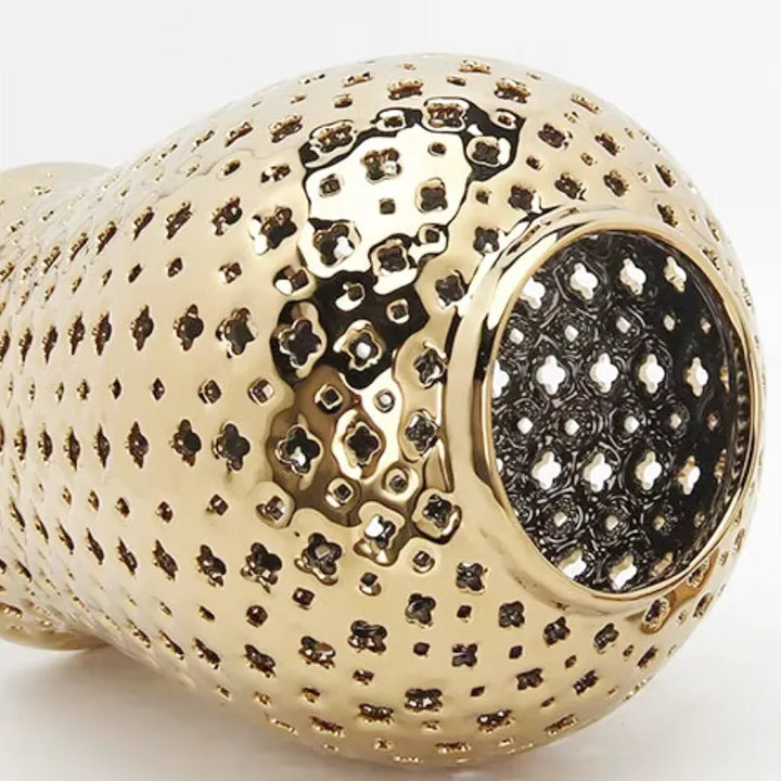 Vase à Fleurs en Céramique | Design Sculpté et Évidé - Maison Vase
