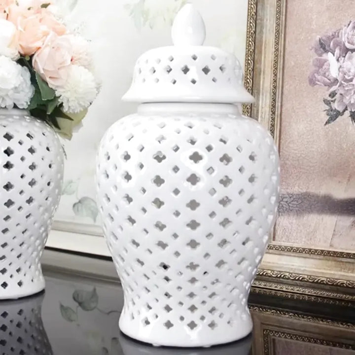 Vase à Fleurs en Céramique | Design Sculpté et Évidé - Maison Vase