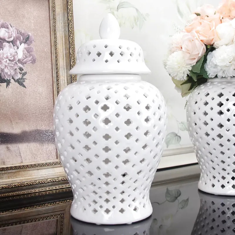 Vase à Fleurs en Céramique | Design Sculpté et Évidé - Maison Vase
