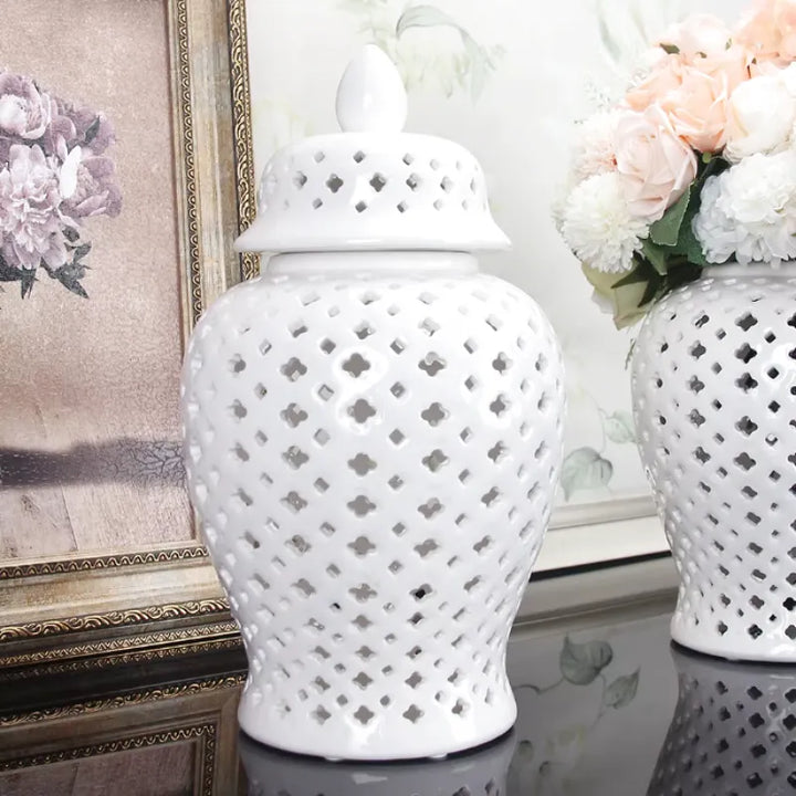 Vase à Fleurs en Céramique | Design Sculpté et Évidé - Maison Vase