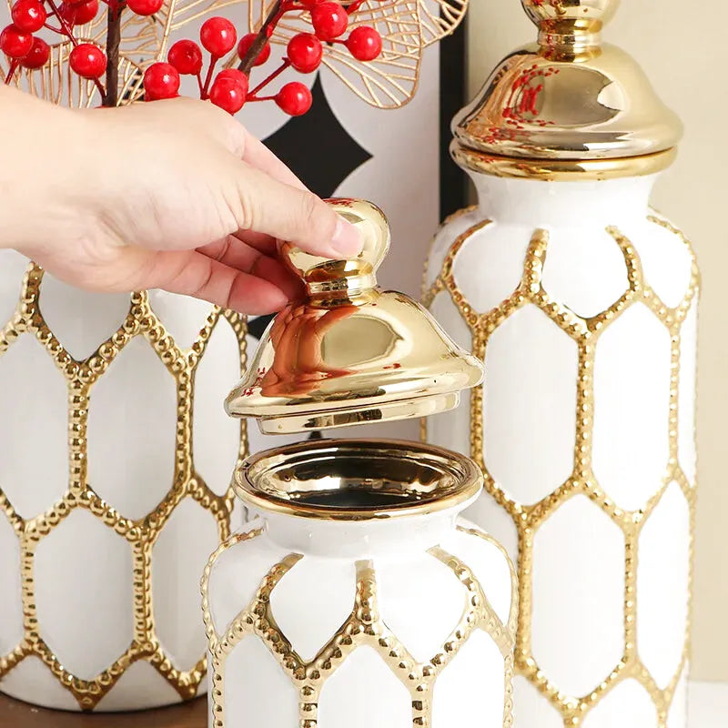 Vase Blanc Prestige | Céramique Élégante et Finition Or Raffinée - Maison Vase