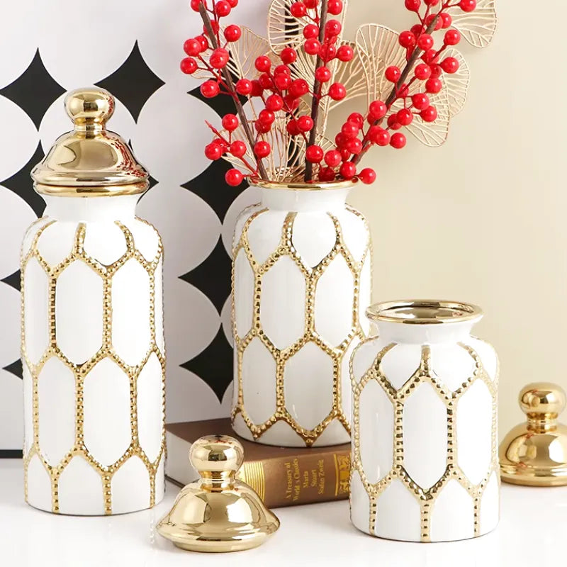 Vase Blanc Prestige | Céramique Élégante et Finition Or Raffinée - Maison Vase