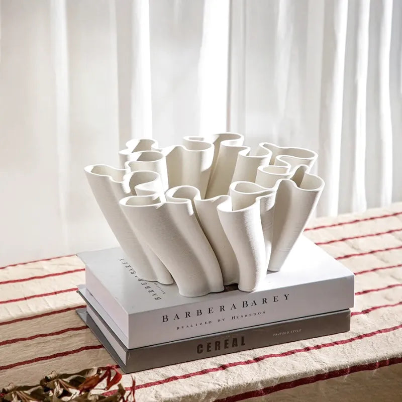 Vase Céramique Décoratif Sculpté à la Main | Design Tourbillon Blanc - Maison Vase