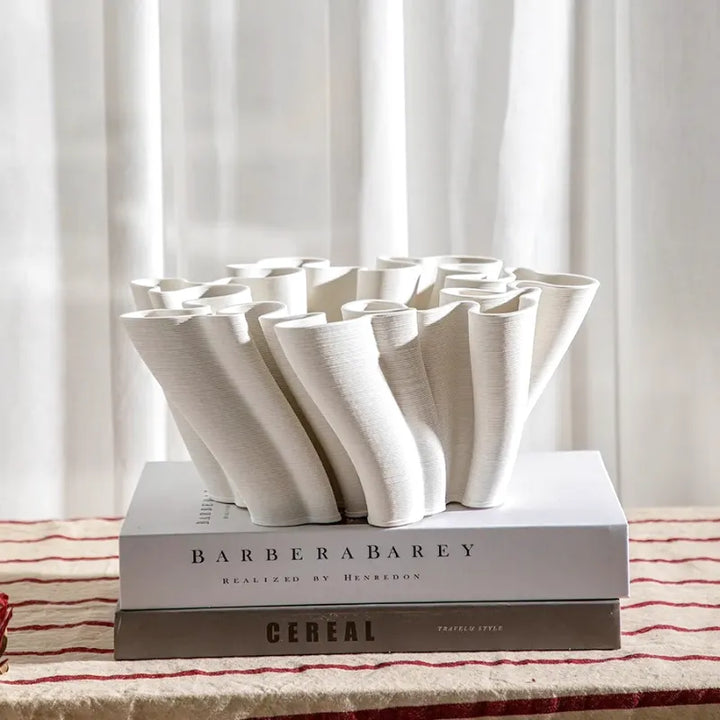 Vase Céramique Décoratif Sculpté à la Main | Design Tourbillon Blanc - Maison Vase
