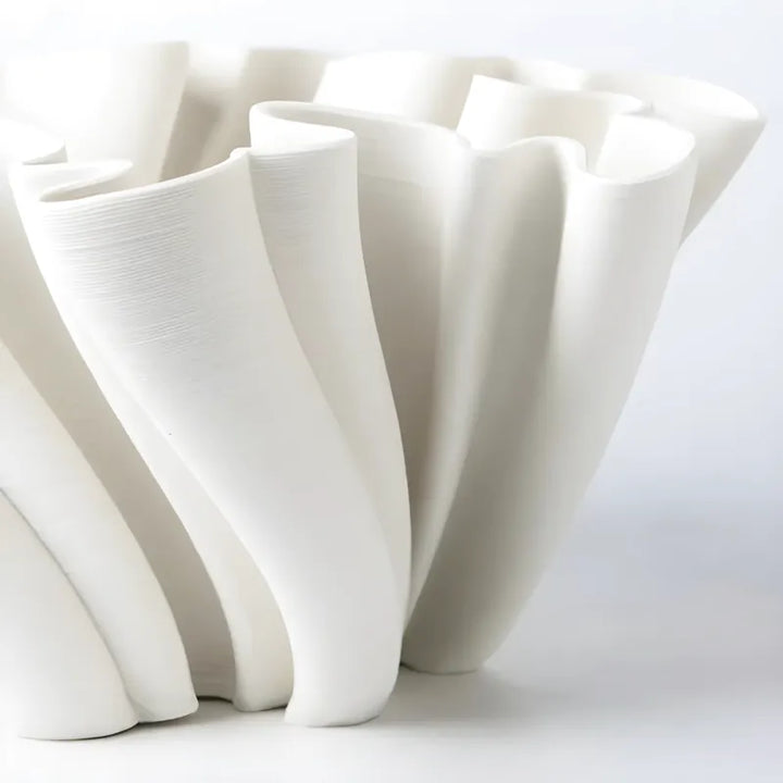 Vase Céramique Décoratif Sculpté à la Main | Design Tourbillon Blanc - Maison Vase
