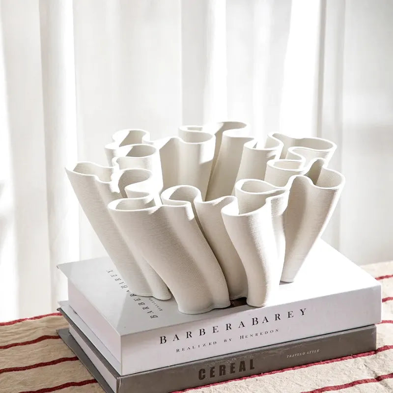 Vase Céramique Décoratif Sculpté à la Main | Design Tourbillon Blanc - Maison Vase