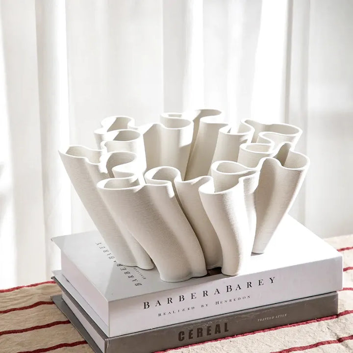 Vase Céramique Décoratif Sculpté à la Main | Design Tourbillon Blanc - Maison Vase
