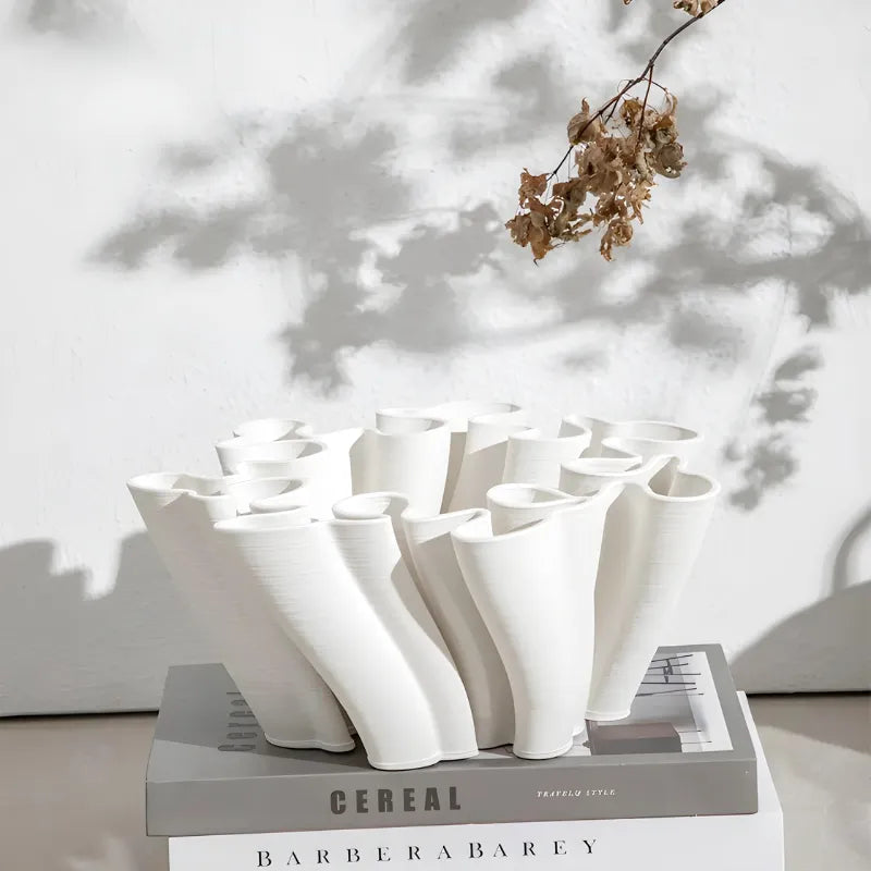 Vase Céramique Décoratif Sculpté à la Main | Design Tourbillon Blanc - Maison Vase