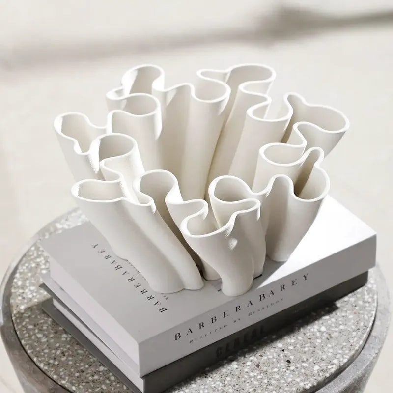 Vase Céramique Décoratif Sculpté à la Main | Design Tourbillon Blanc - Maison Vase