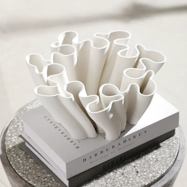 Vase Céramique Décoratif Sculpté à la Main | Design Tourbillon Blanc - Maison Vase