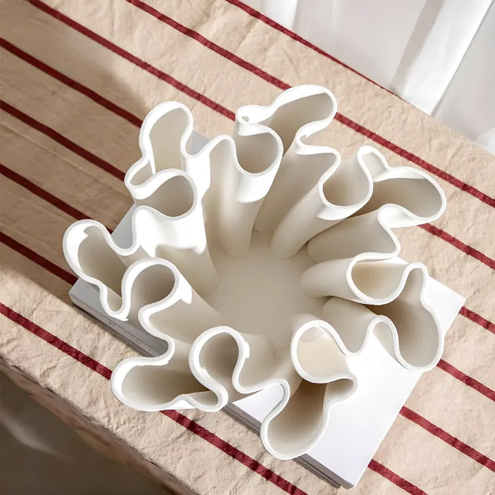 Vase Céramique Décoratif Sculpté à la Main | Design Tourbillon Blanc - Maison Vase