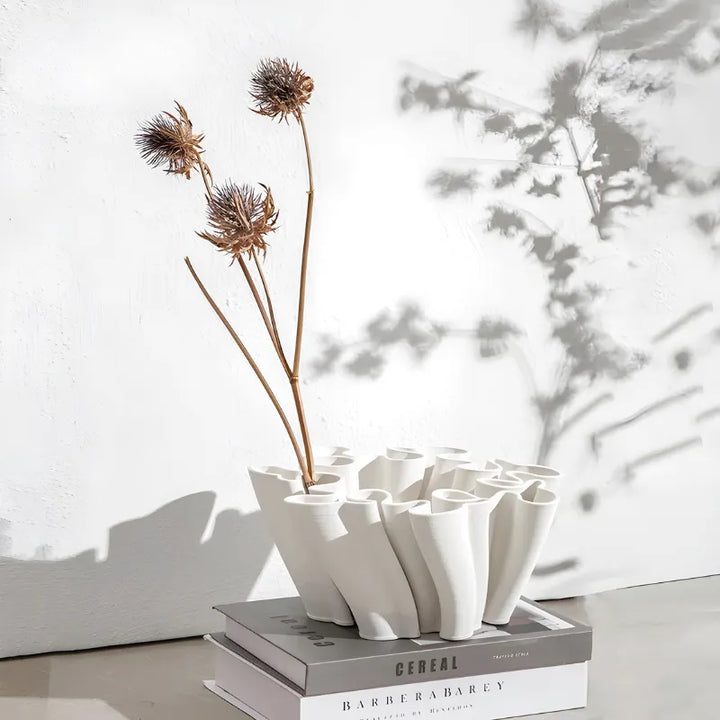 Vase Céramique Décoratif Sculpté à la Main | Design Tourbillon Blanc - Maison Vase