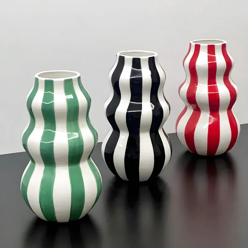 Vase Céramique Design Nordiques Strié | Style Rétro Chic - Maison Vase