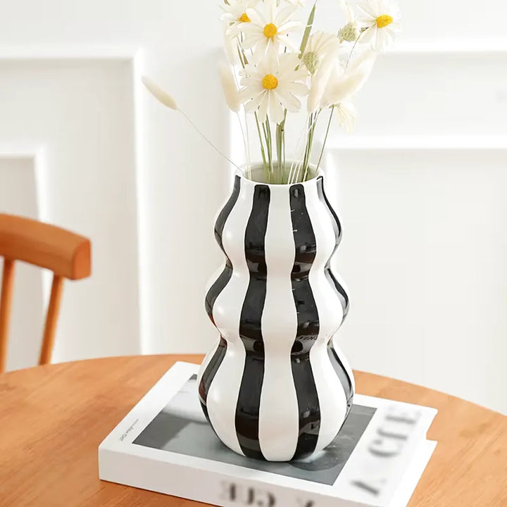 Vase Céramique Design Nordiques Strié | Style Rétro Chic - Maison Vase