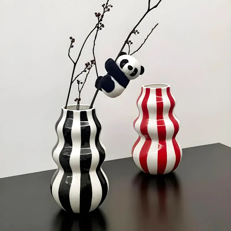 Vase Céramique Design Nordiques Strié | Style Rétro Chic - Maison Vase