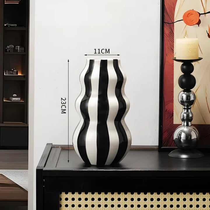 Vase Céramique Design Nordiques Strié | Style Rétro Chic - Maison Vase