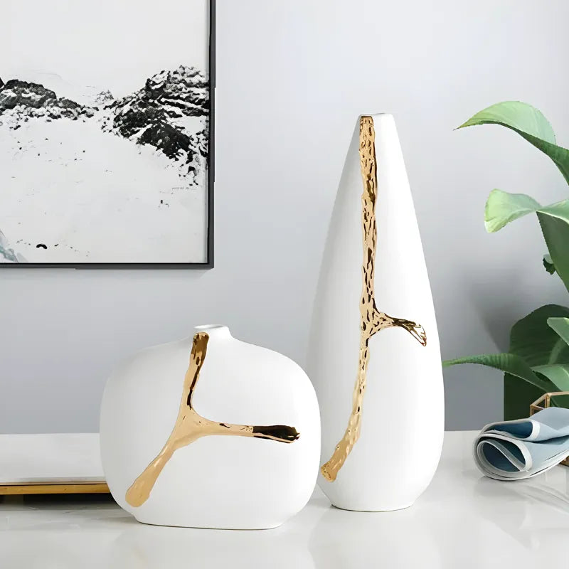 Vase Décoratif Blanc en Céramique | Design Nordique & Détail Doré Sculptural - Maison Vase